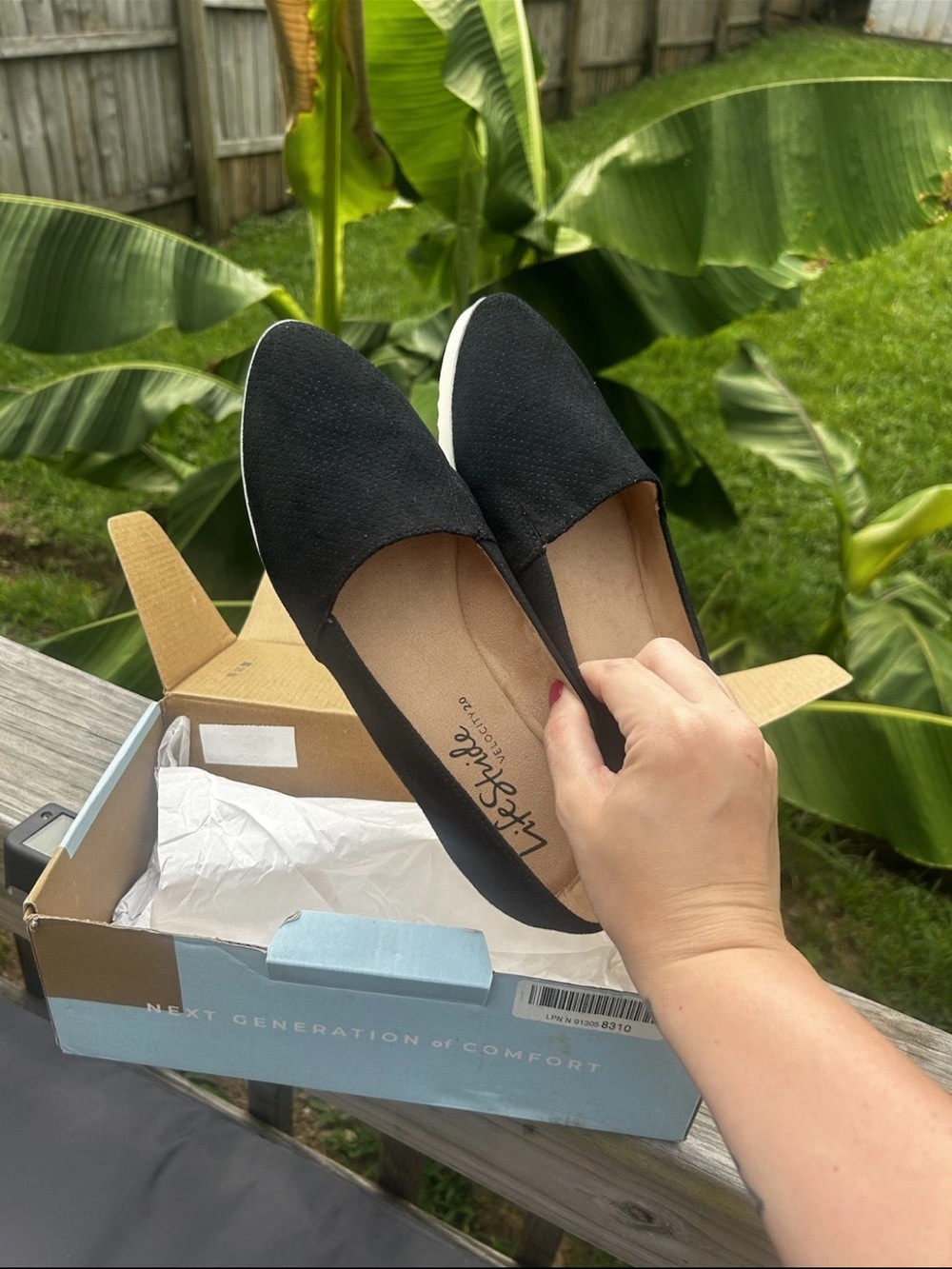 Life Stride Velocity 2.0 black loafers slip on pointed toe women's size 7 1/2M